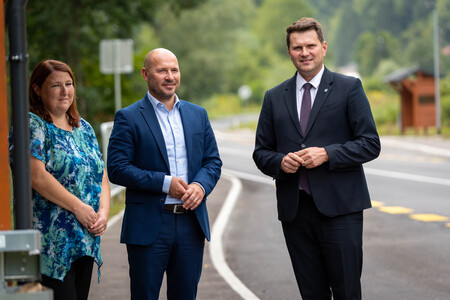 Predsednica KS Špitalič Bojana Pančur, minister za infrastrukturo in energetiko Vrtovec, župan Občine Kamnik Matej Slapar